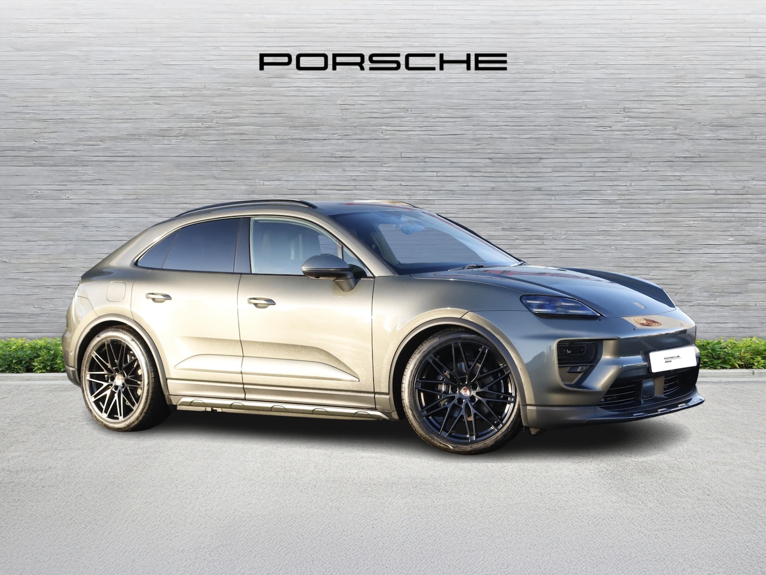 Used Porsche Macan 2025 for sale - 77199299: Photo 2