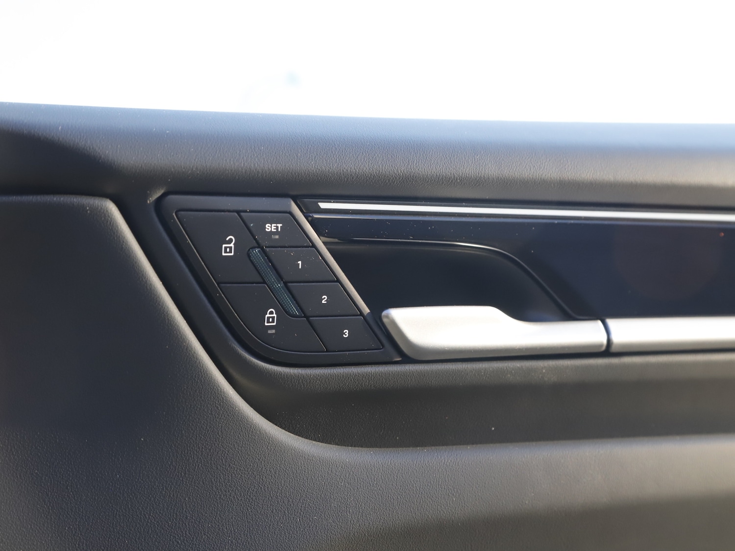 Used Porsche Macan 2025 for sale - 77199299: Photo 28