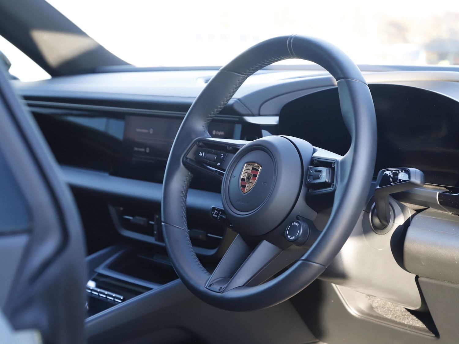 Used Porsche Macan 2025 for sale - 77199299: Photo 42