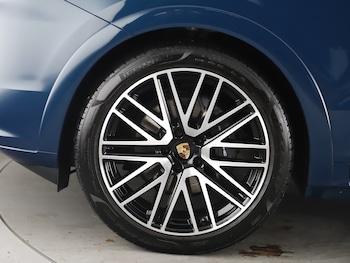 Used Porsche Cayenne 2024 for sale - 75895683: Photo