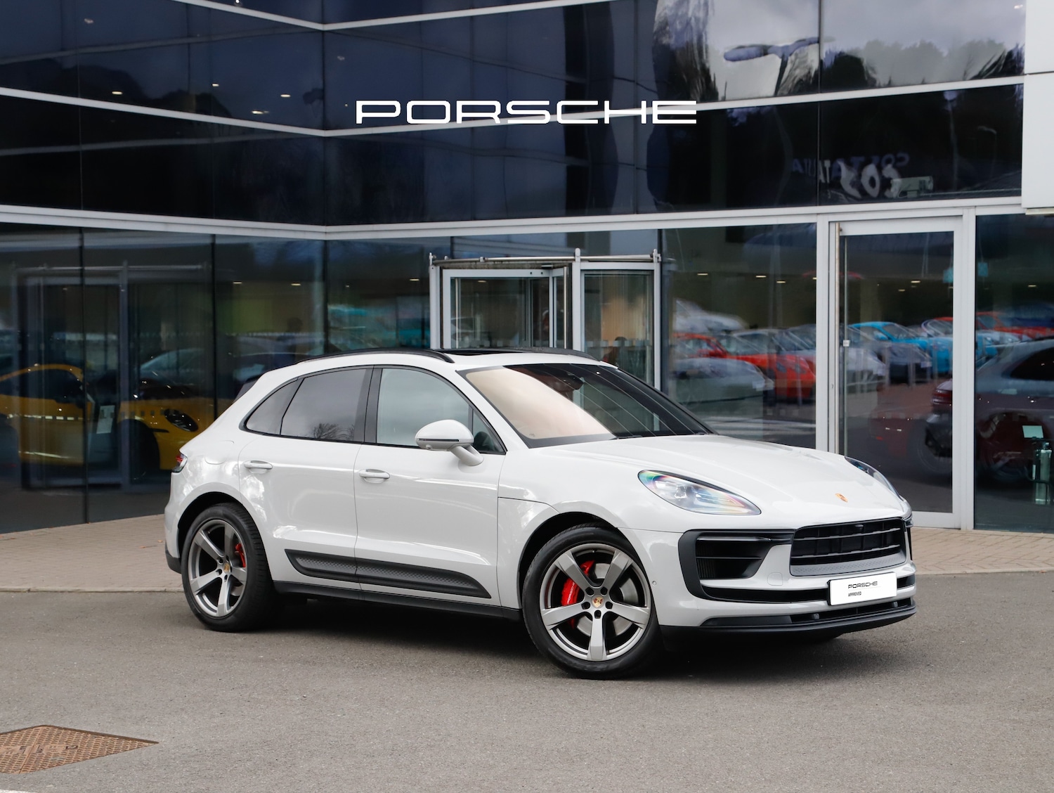 Used Porsche Macan 2023 for sale - 78067964: Photo 2