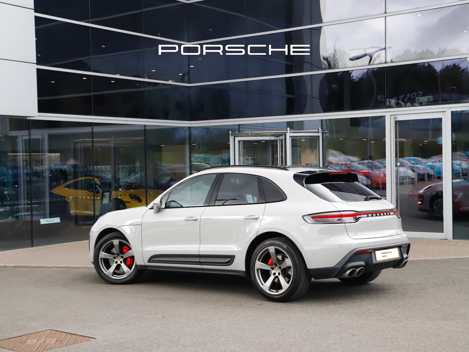 Used Porsche Macan 2023 for sale - 78067964: Photo 3