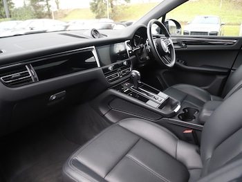 Used Porsche Macan 2023 for sale - 77118099: Photo