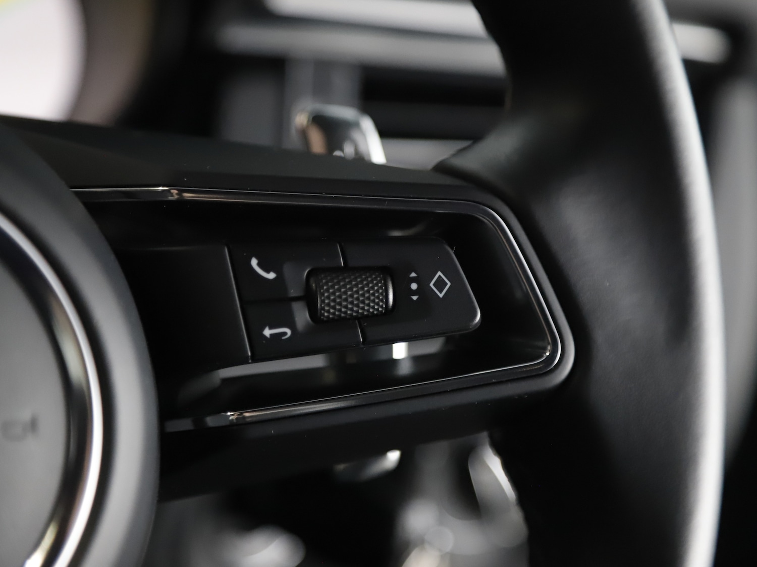 Used Porsche Macan 2021 for sale - 75911022: Photo 11