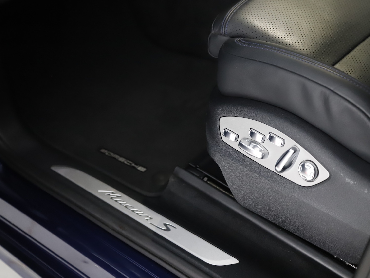 Used Porsche Macan 2021 for sale - 75911022: Photo 32