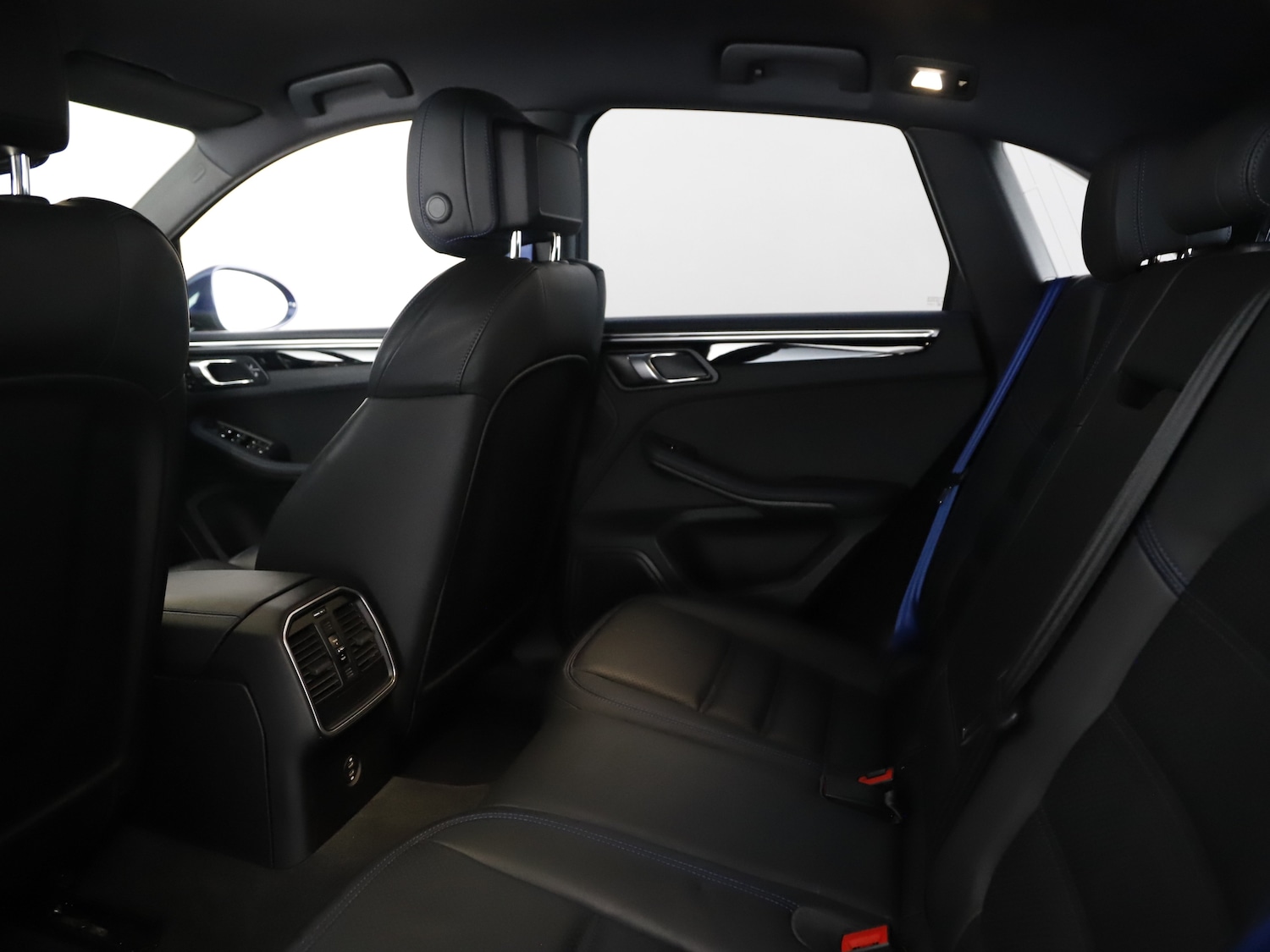 Used Porsche Macan 2021 for sale - 75911022: Photo 43