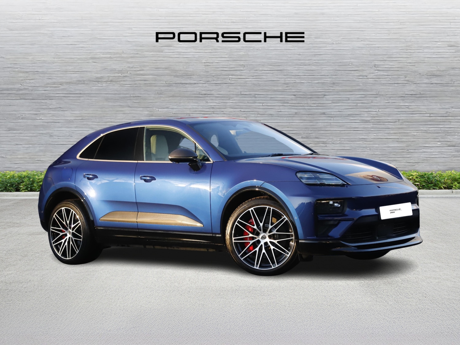 Used Porsche Macan 2025 for sale - 77211663: Photo 2