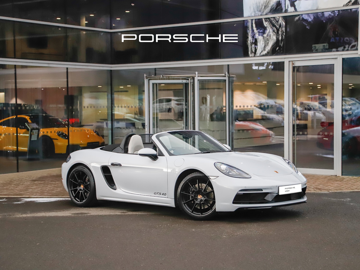 Used Porsche Boxster 2023 for sale - 77935791: Photo 2