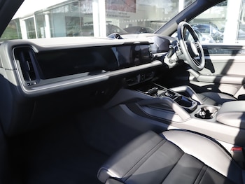 Used Porsche Cayenne 2025 for sale - 77382219: Photo