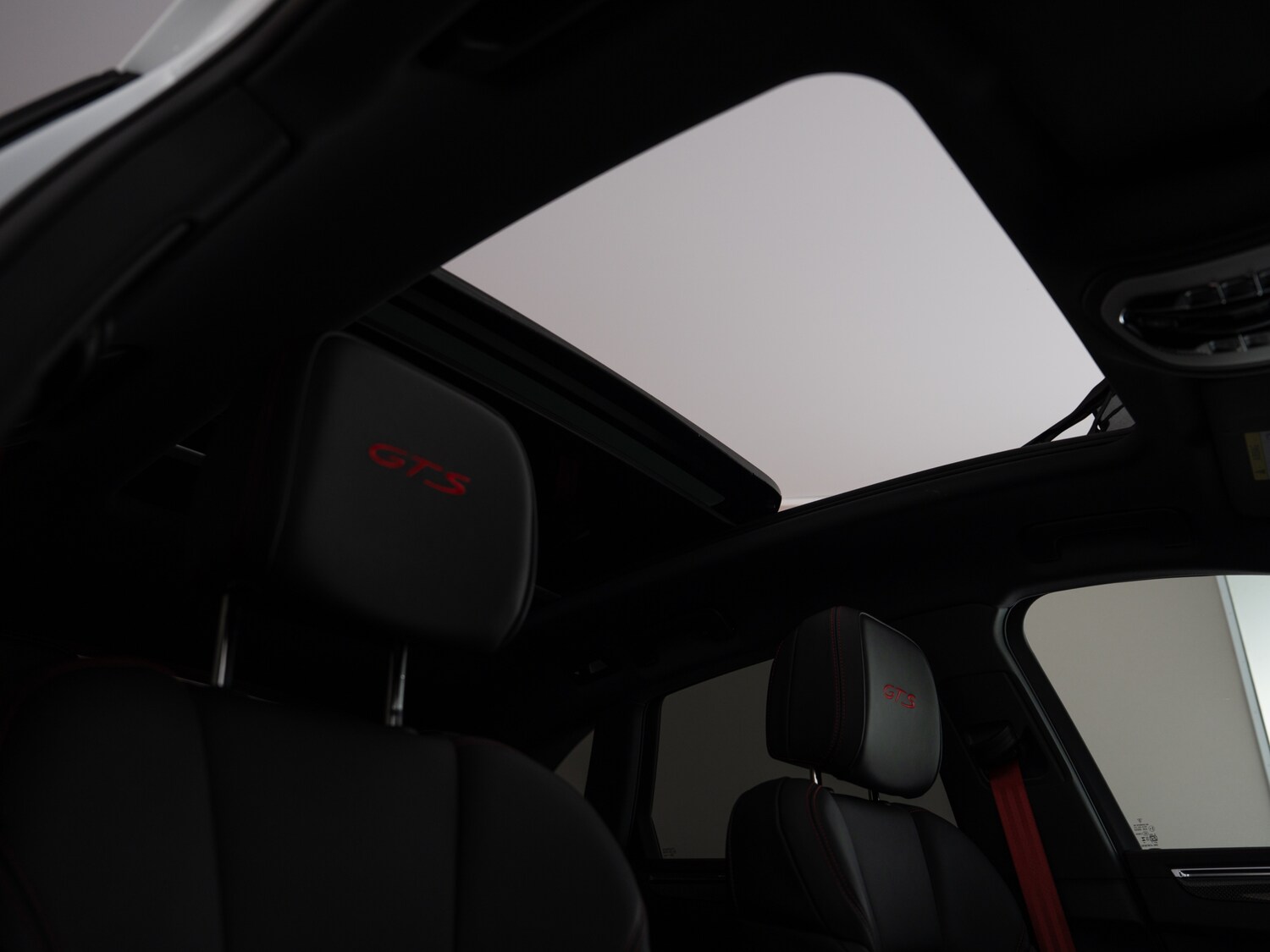 Used Porsche Macan 2025 for sale - 76209965: Photo 11