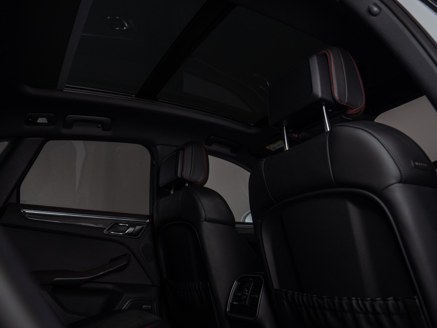 Used Porsche Macan 2025 for sale - 76209965: Photo 17