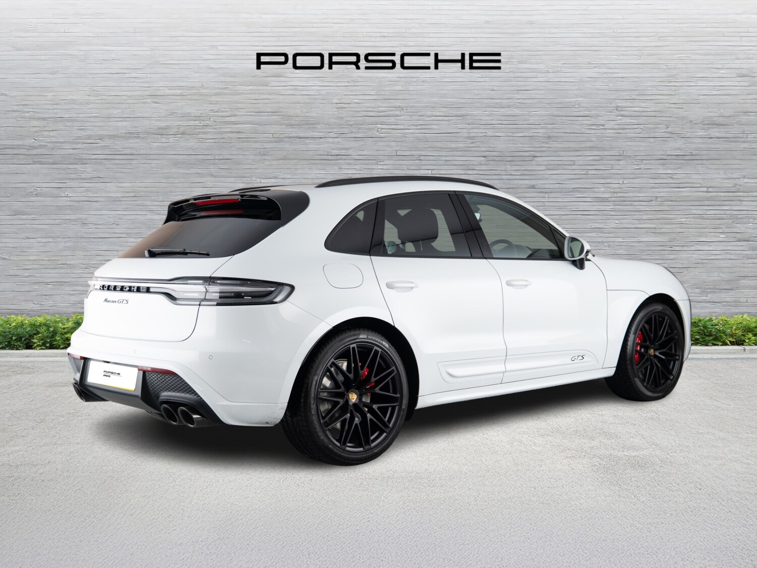 Used Porsche Macan 2025 for sale - 76209965: Photo 2