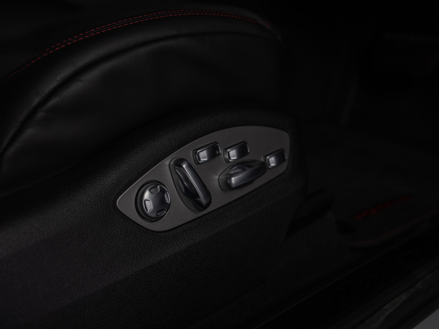 Used Porsche Macan 2025 for sale - 76209965: Photo 3