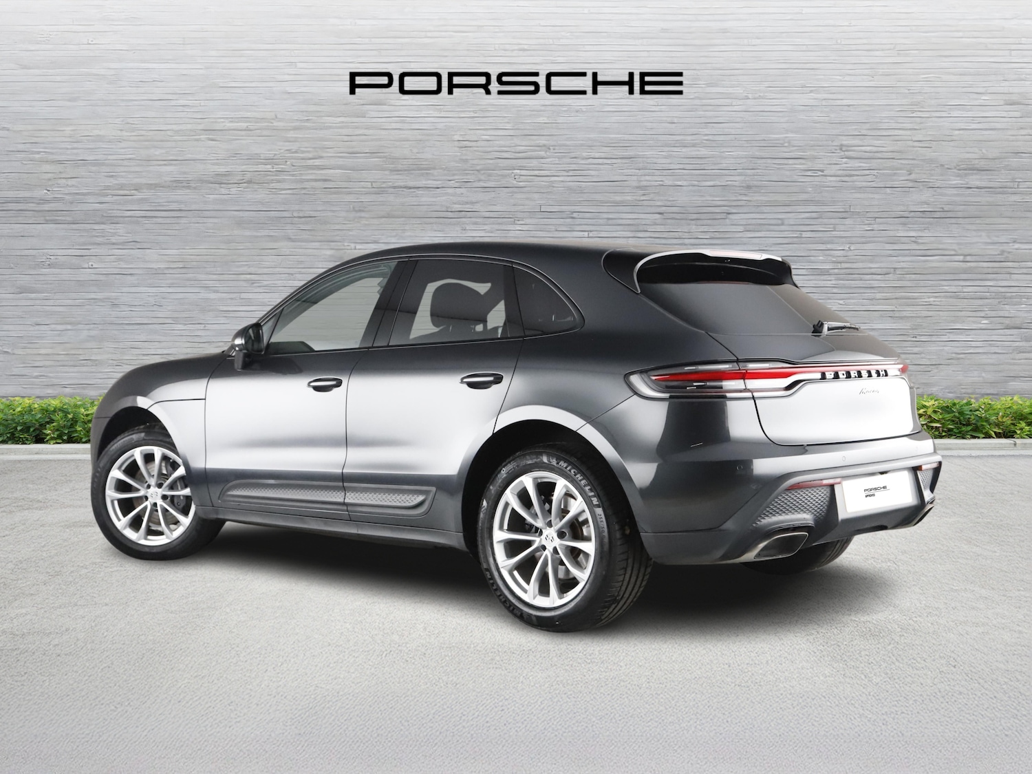 Used Porsche Macan 2024 for sale - 76235165: Photo 2