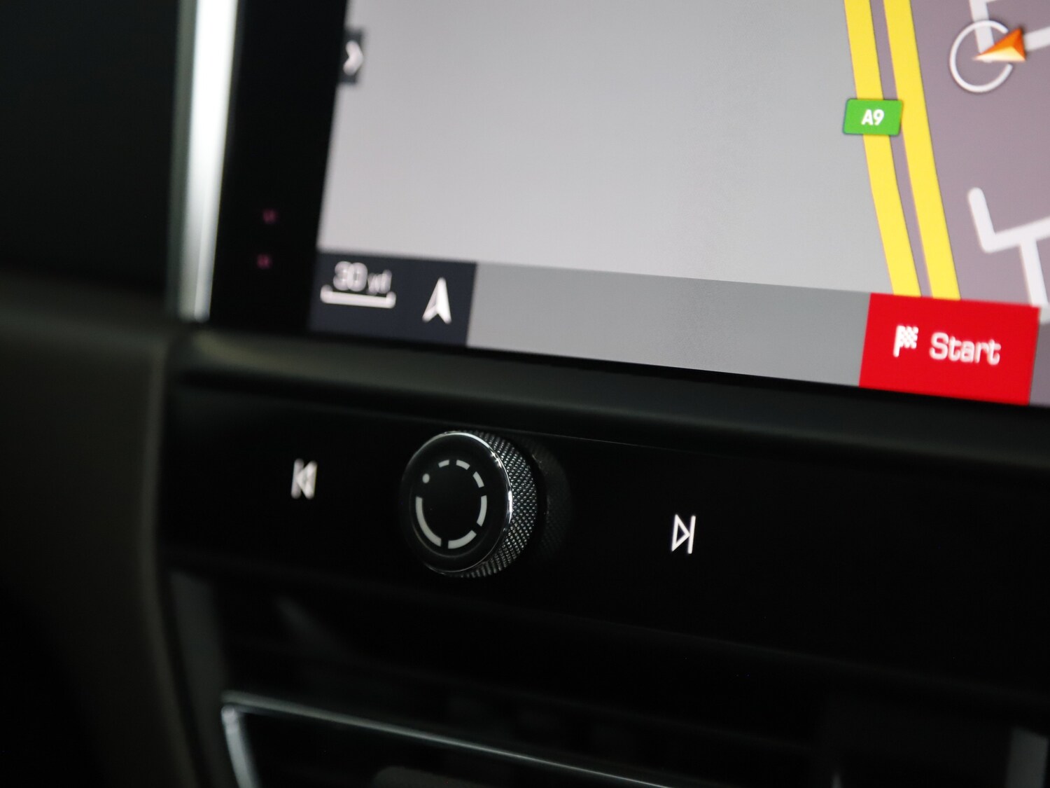 Used Porsche Macan 2024 for sale - 76235165: Photo 32