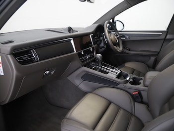 Used Porsche Macan 2024 for sale - 76235165: Photo 3