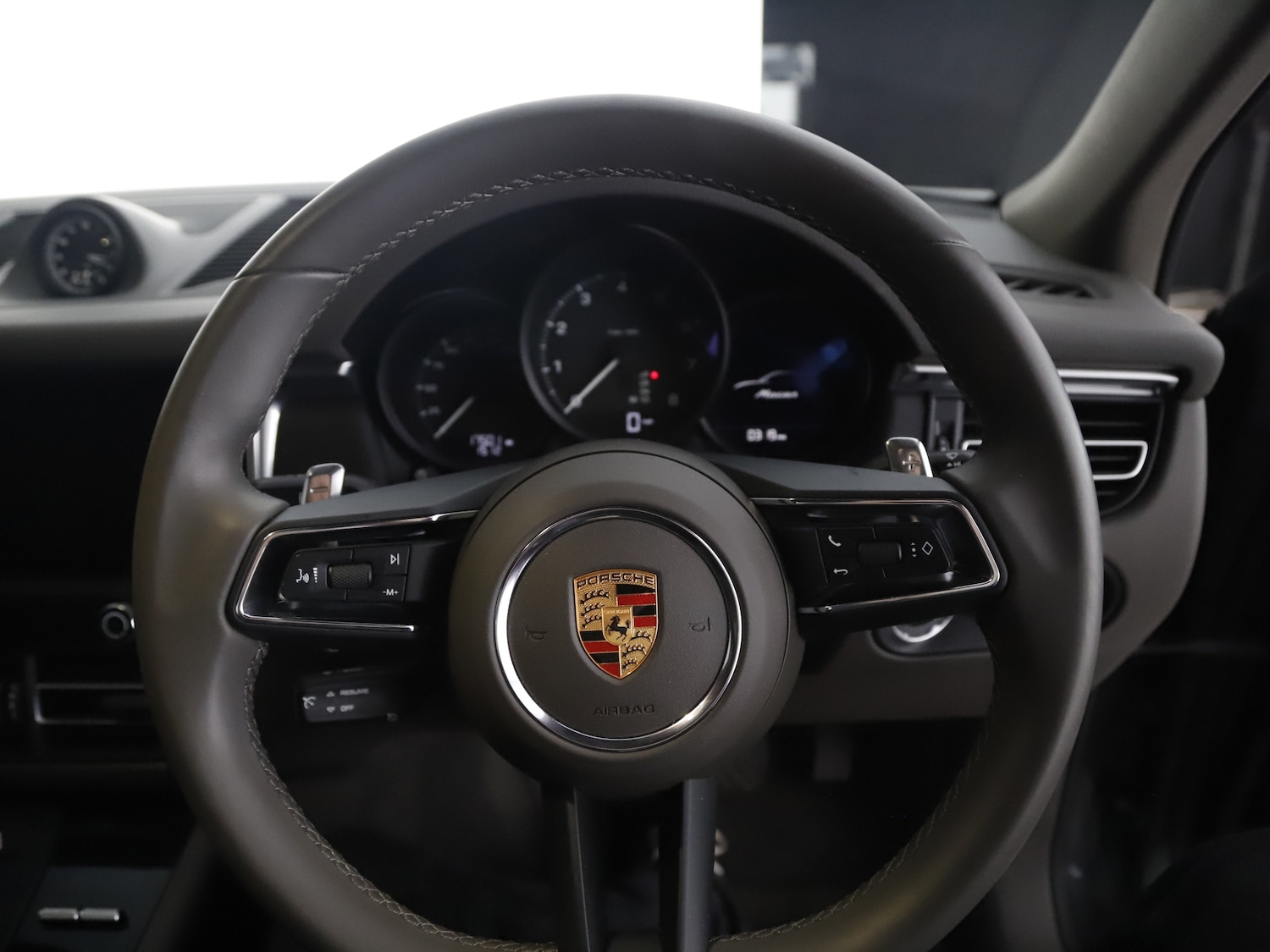 Used Porsche Macan 2024 for sale - 76235165: Photo 42