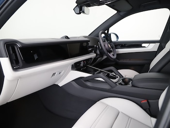 Used Porsche Cayenne 2025 for sale - 75488402: Photo
