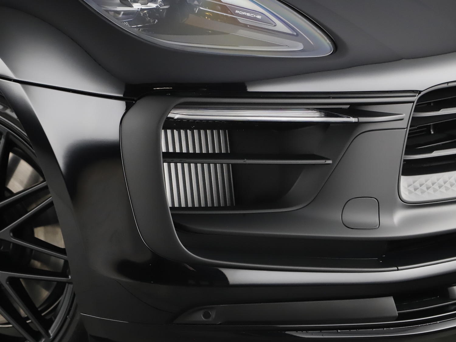 Used Porsche Macan 2025 for sale - 76184795: Photo 12