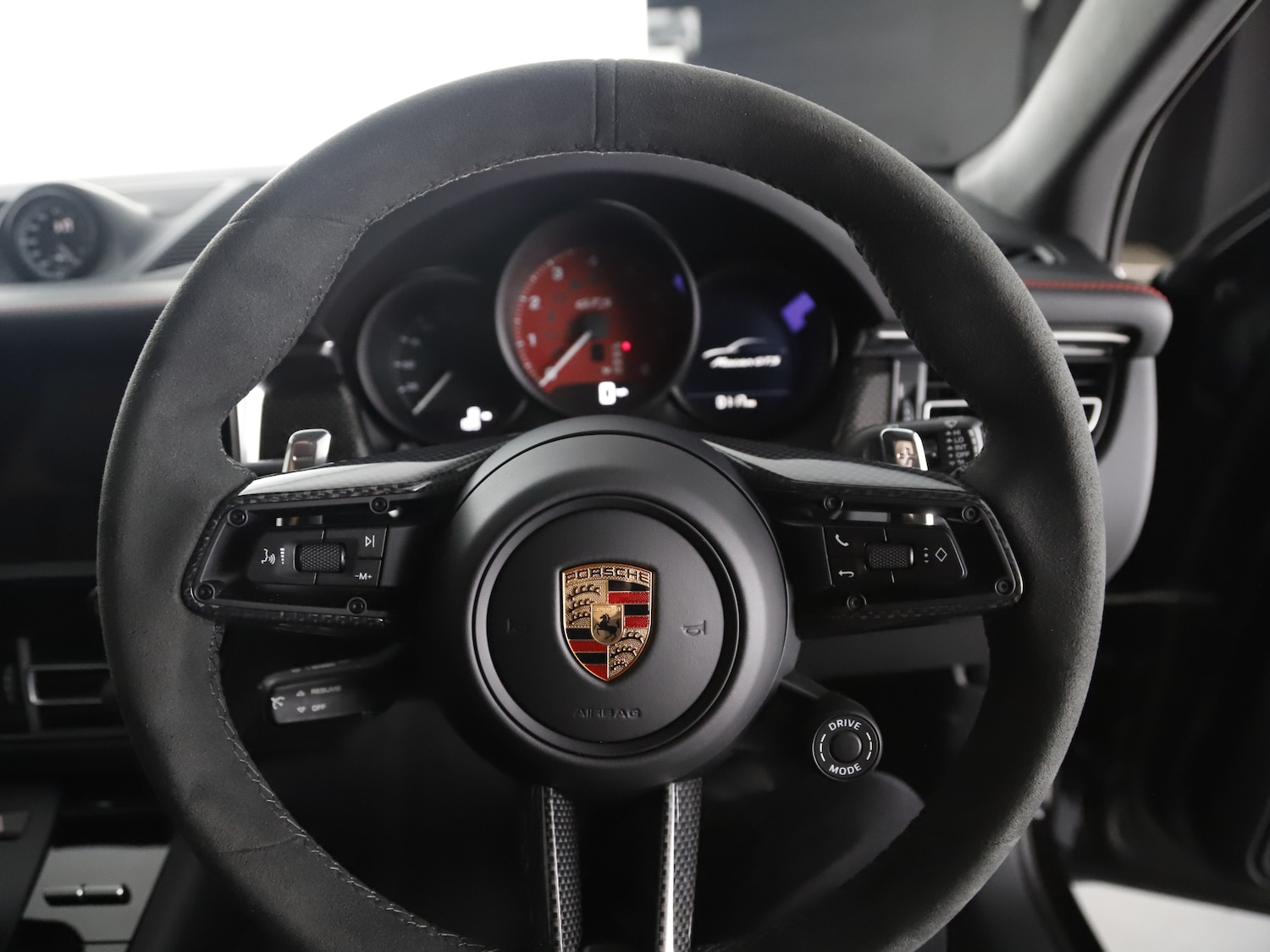 Used Porsche Macan 2025 for sale - 76184795: Photo 25