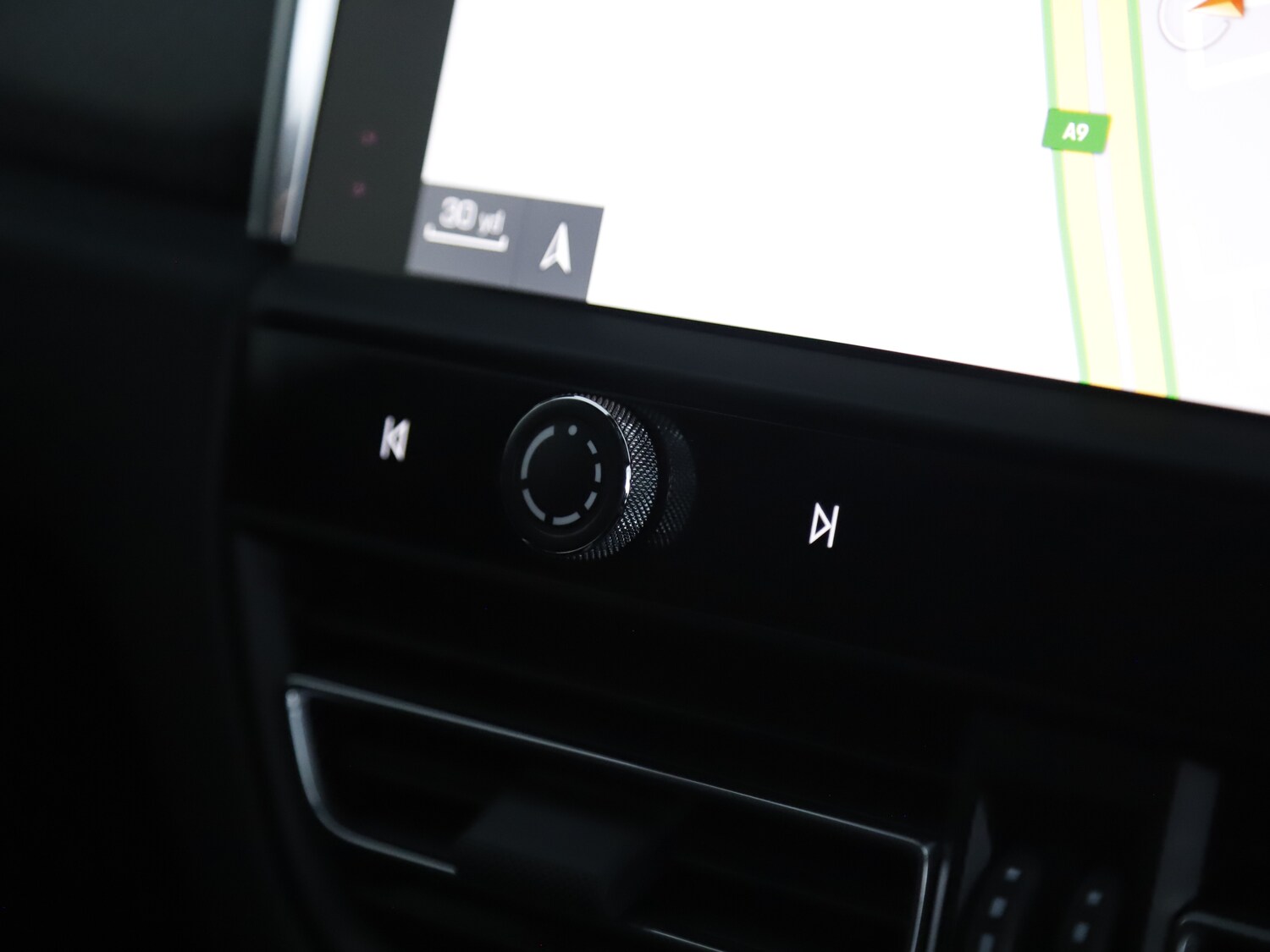 Used Porsche Macan 2025 for sale - 76184795: Photo 27