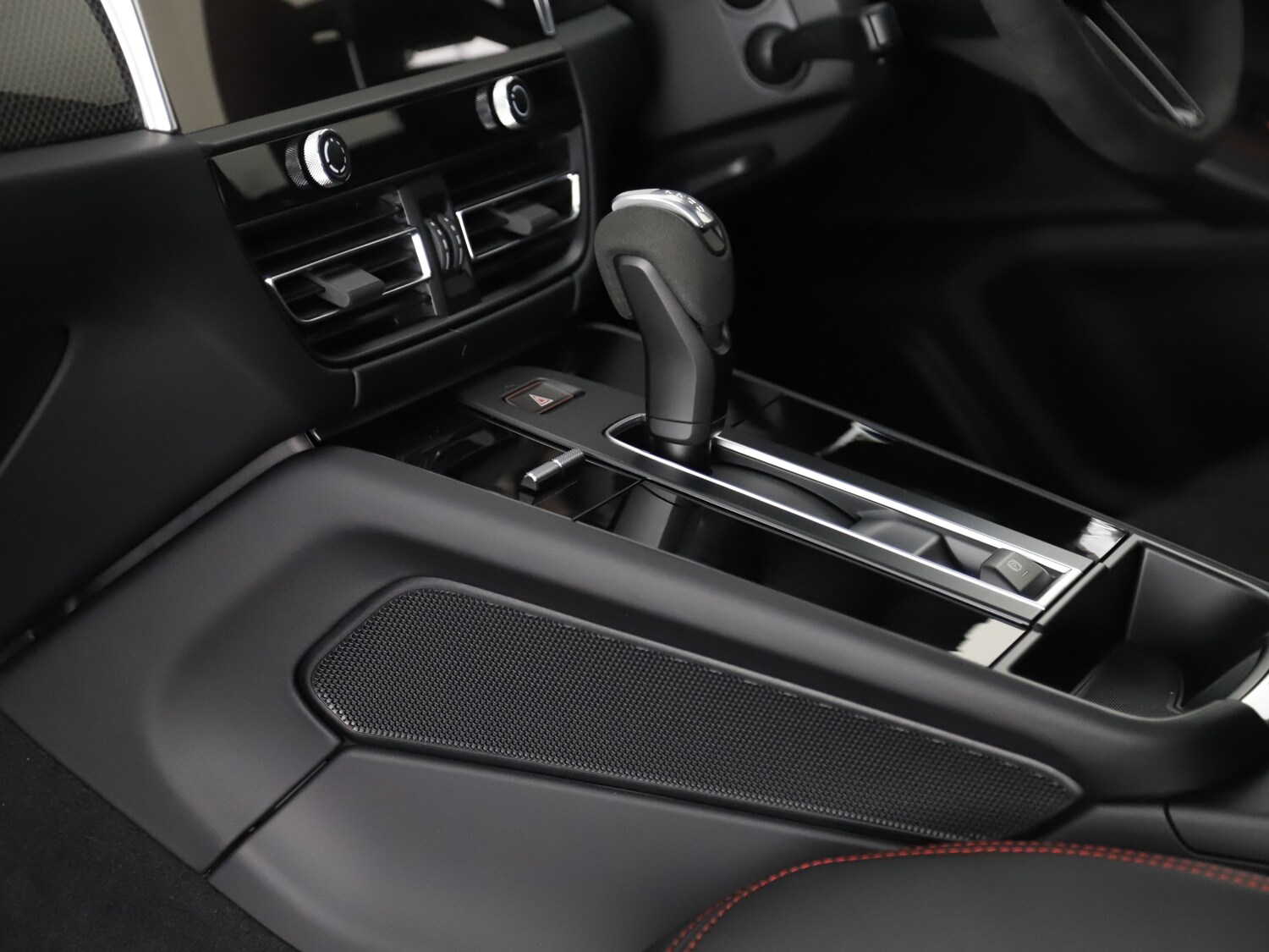 Used Porsche Macan 2025 for sale - 76184795: Photo 34