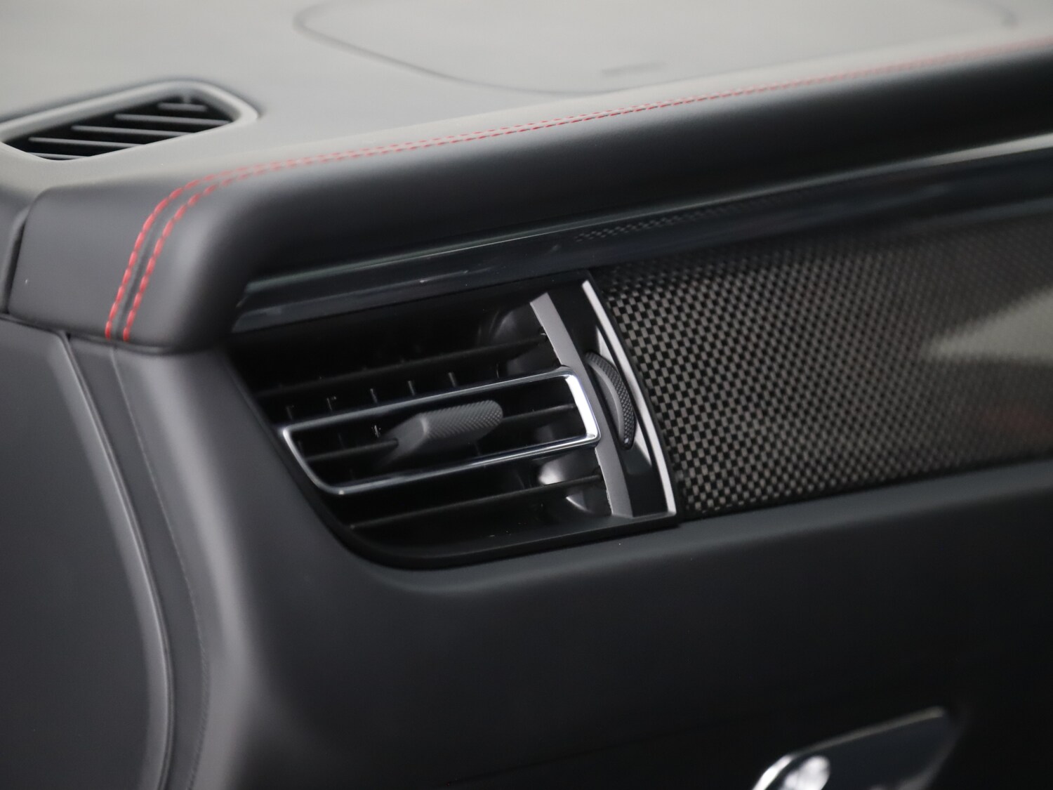 Used Porsche Macan 2025 for sale - 76184795: Photo 39