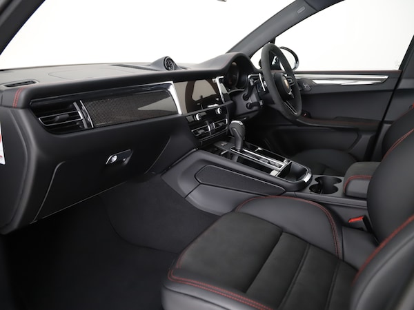 Used Porsche Macan 2025 for sale - 76184795: Photo 3