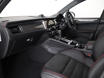Used Porsche Macan 2025 for sale - 76184795: Photo 3
