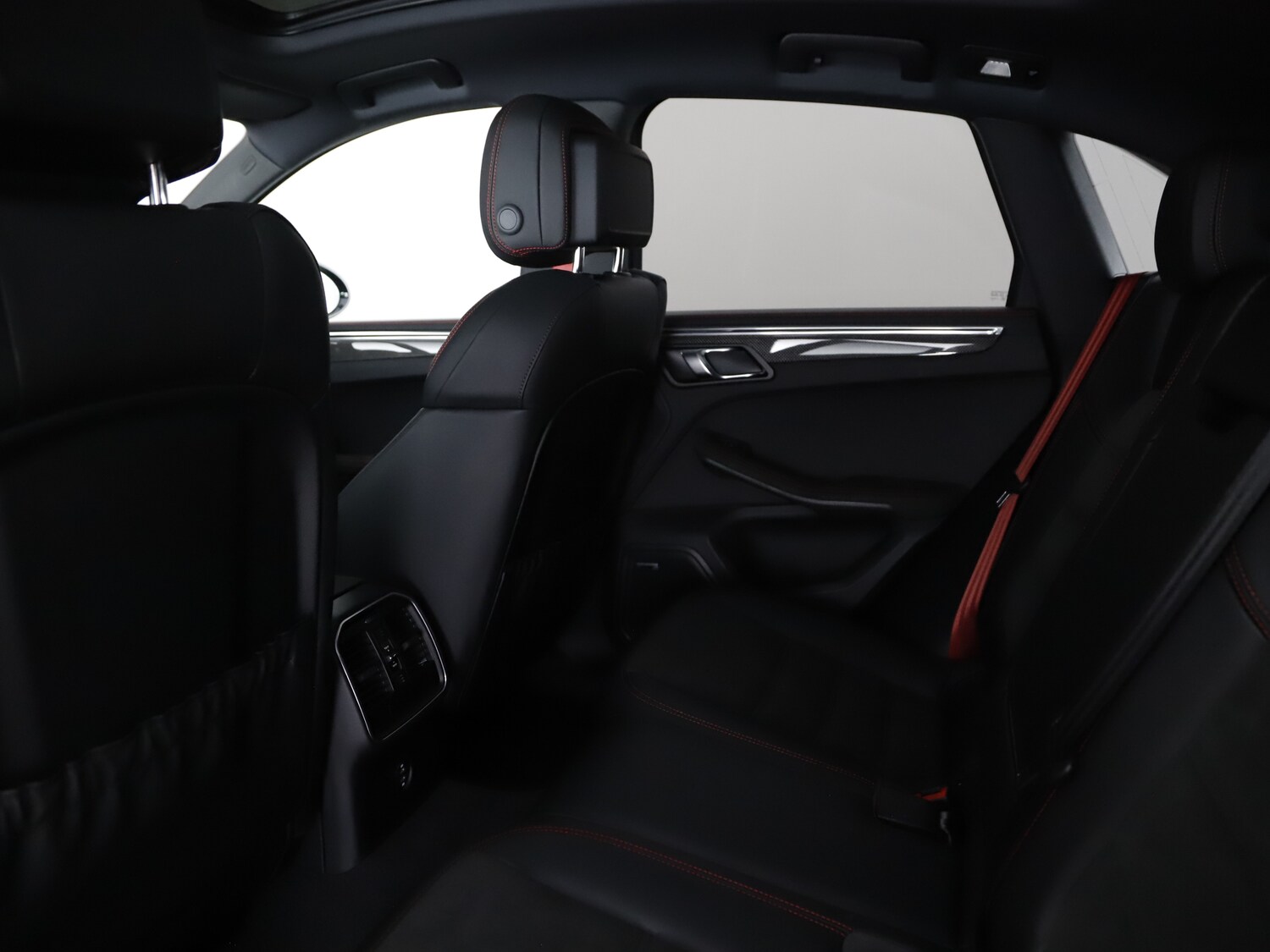 Used Porsche Macan 2025 for sale - 76184795: Photo 45