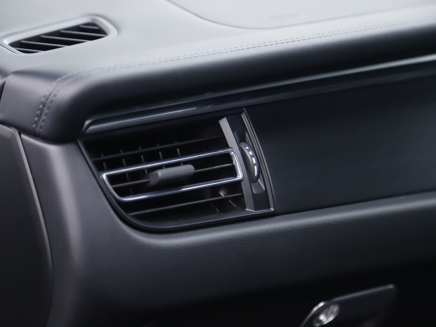 Used Porsche Macan 2023 for sale - 77408833: Photo 28