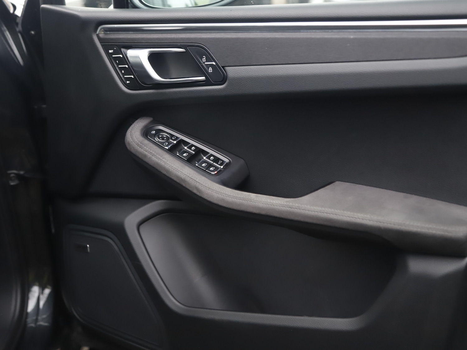 Used Porsche Macan 2023 for sale - 77408833: Photo 41