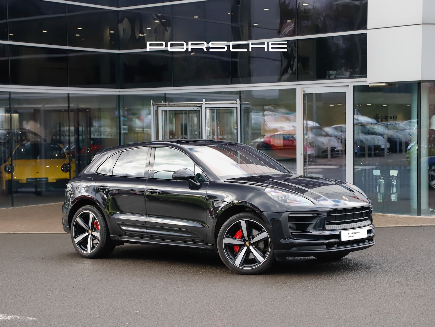 Used Porsche Macan 2024 for sale - 77836187: Photo 2
