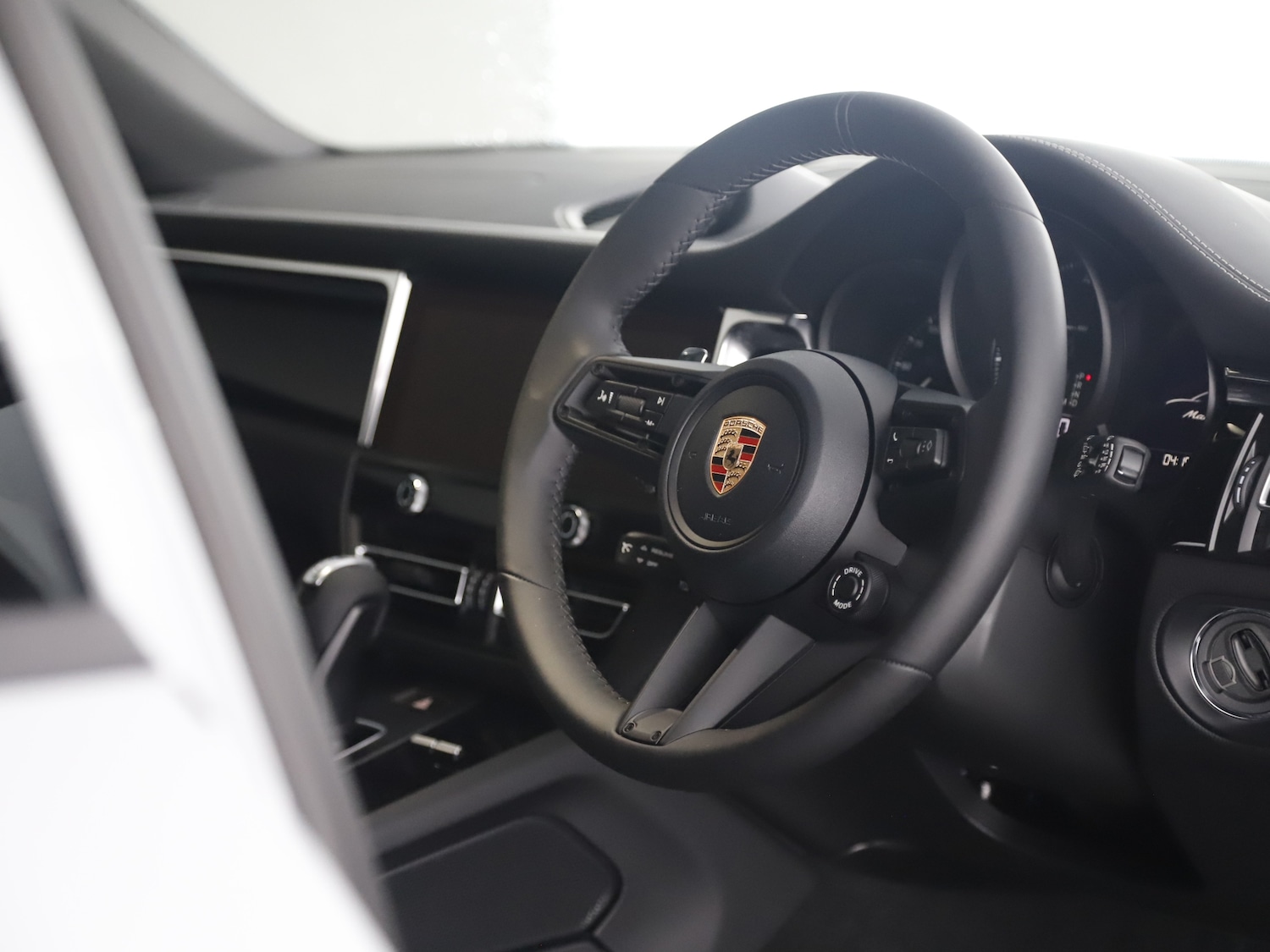 Used Porsche Macan 2025 for sale - 76416398: Photo 18