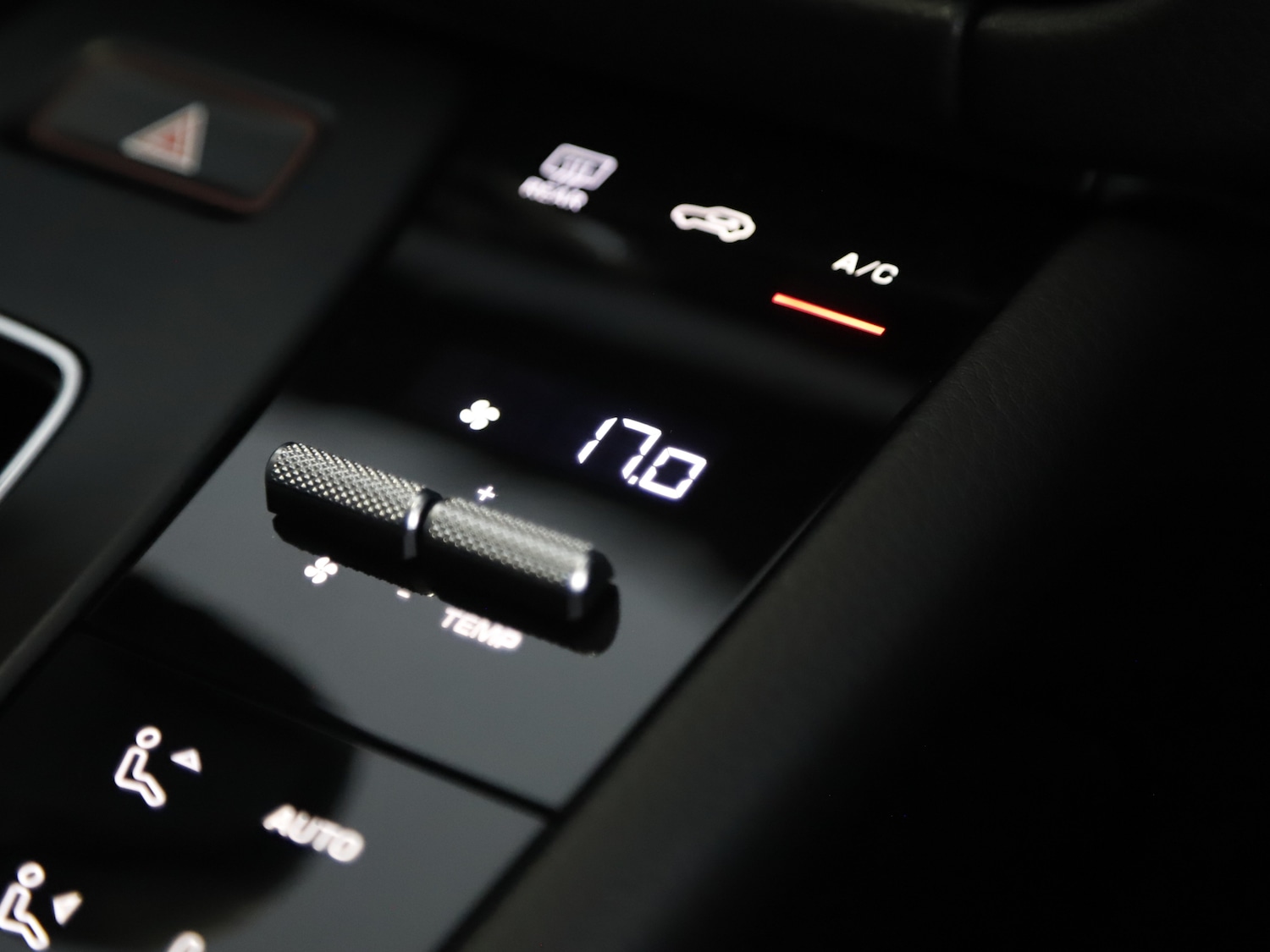 Used Porsche Macan 2025 for sale - 76416398: Photo 25