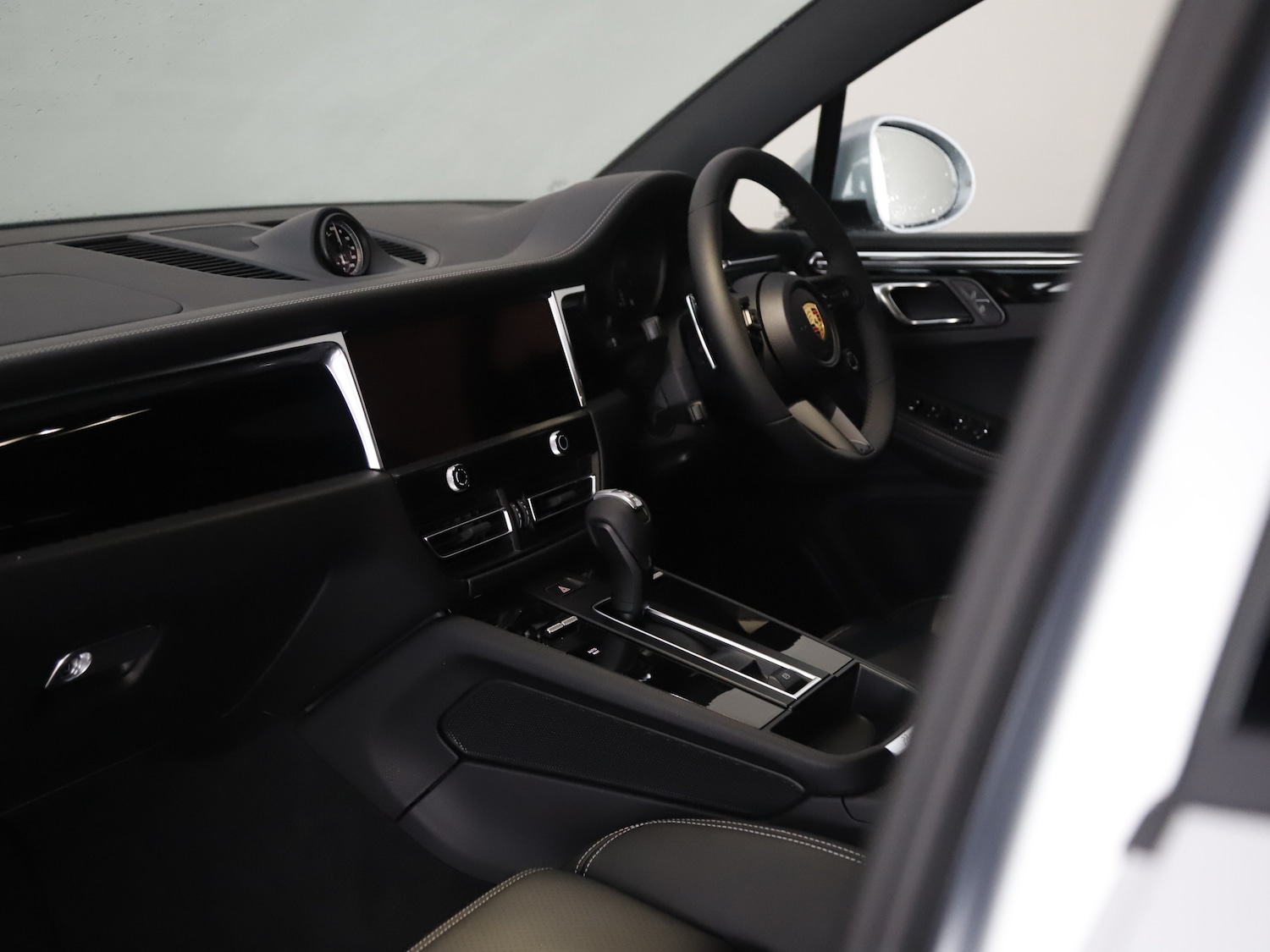 Used Porsche Macan 2025 for sale - 76416398: Photo 34