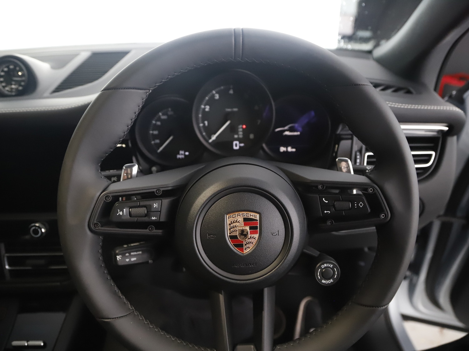 Used Porsche Macan 2025 for sale - 76416398: Photo 36