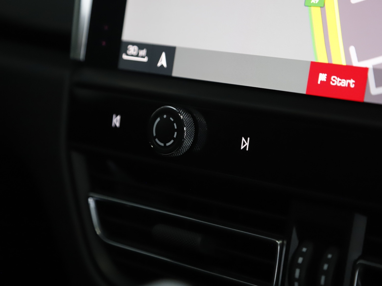 Used Porsche Macan 2025 for sale - 76416398: Photo 38