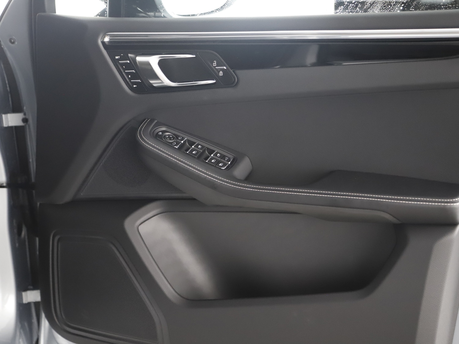 Used Porsche Macan 2025 for sale - 76416398: Photo 40