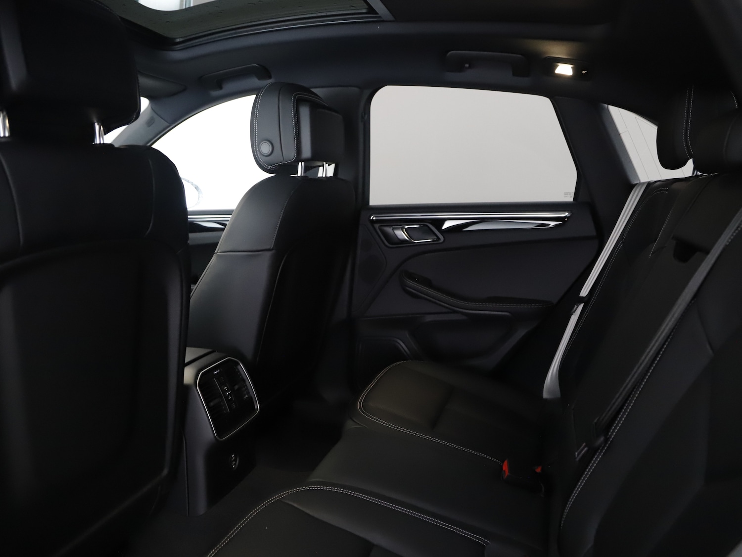 Used Porsche Macan 2025 for sale - 76416398: Photo 44