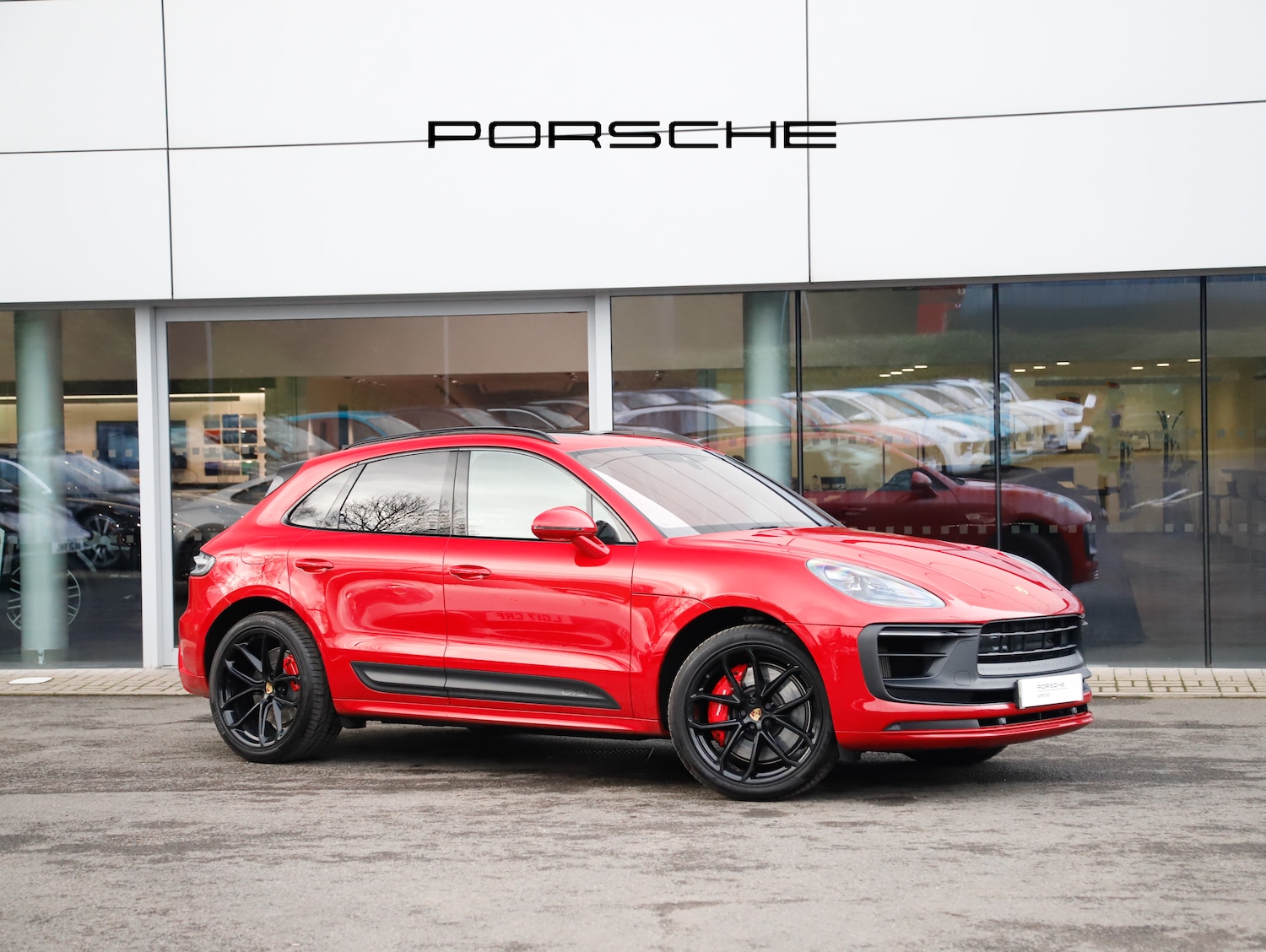 Used Porsche Macan 2021 for sale - 77691988: Photo 2