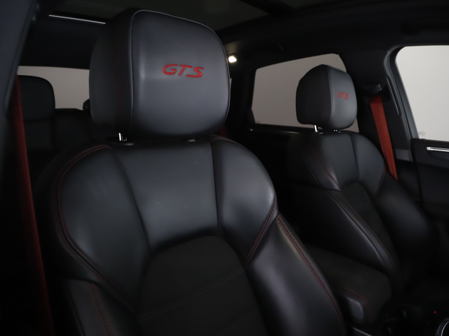 Used Porsche Macan 2021 for sale - 77691988: Photo 36