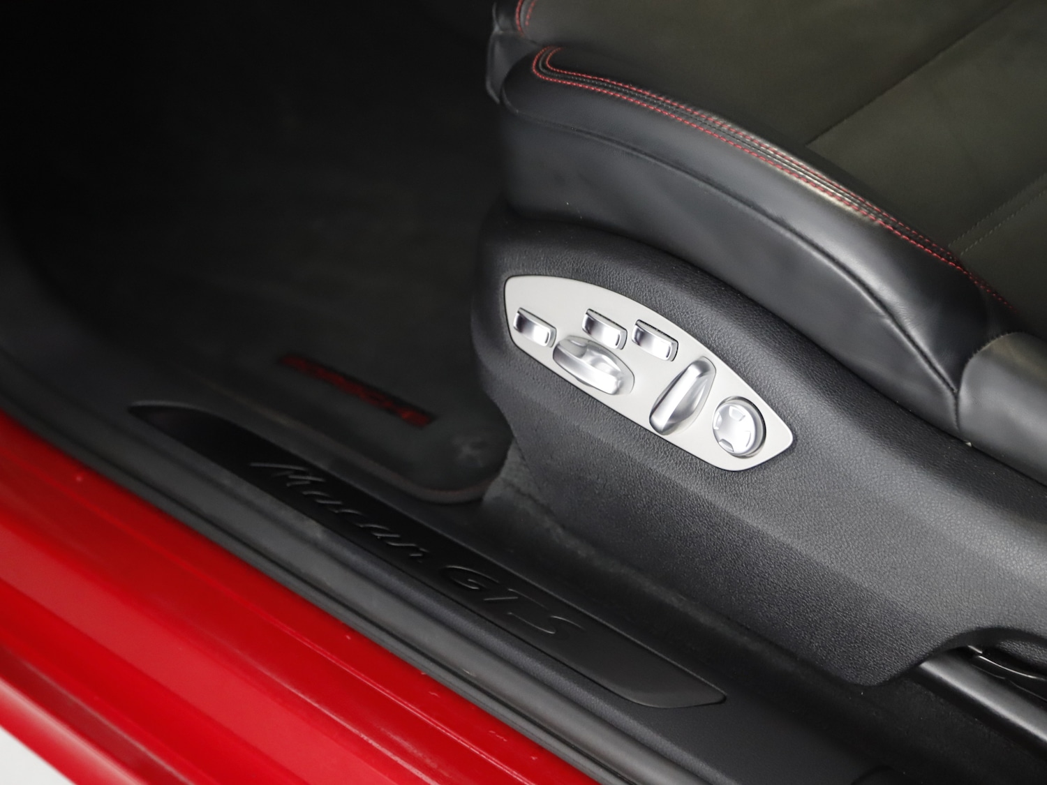 Used Porsche Macan 2021 for sale - 77691988: Photo 44