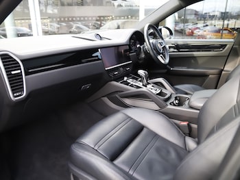 Used Porsche Cayenne 2019 for sale - 77654392: Photo