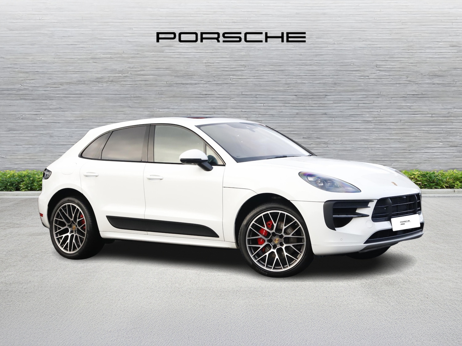 Used Porsche Macan 2021 for sale - 77249338: Photo 2