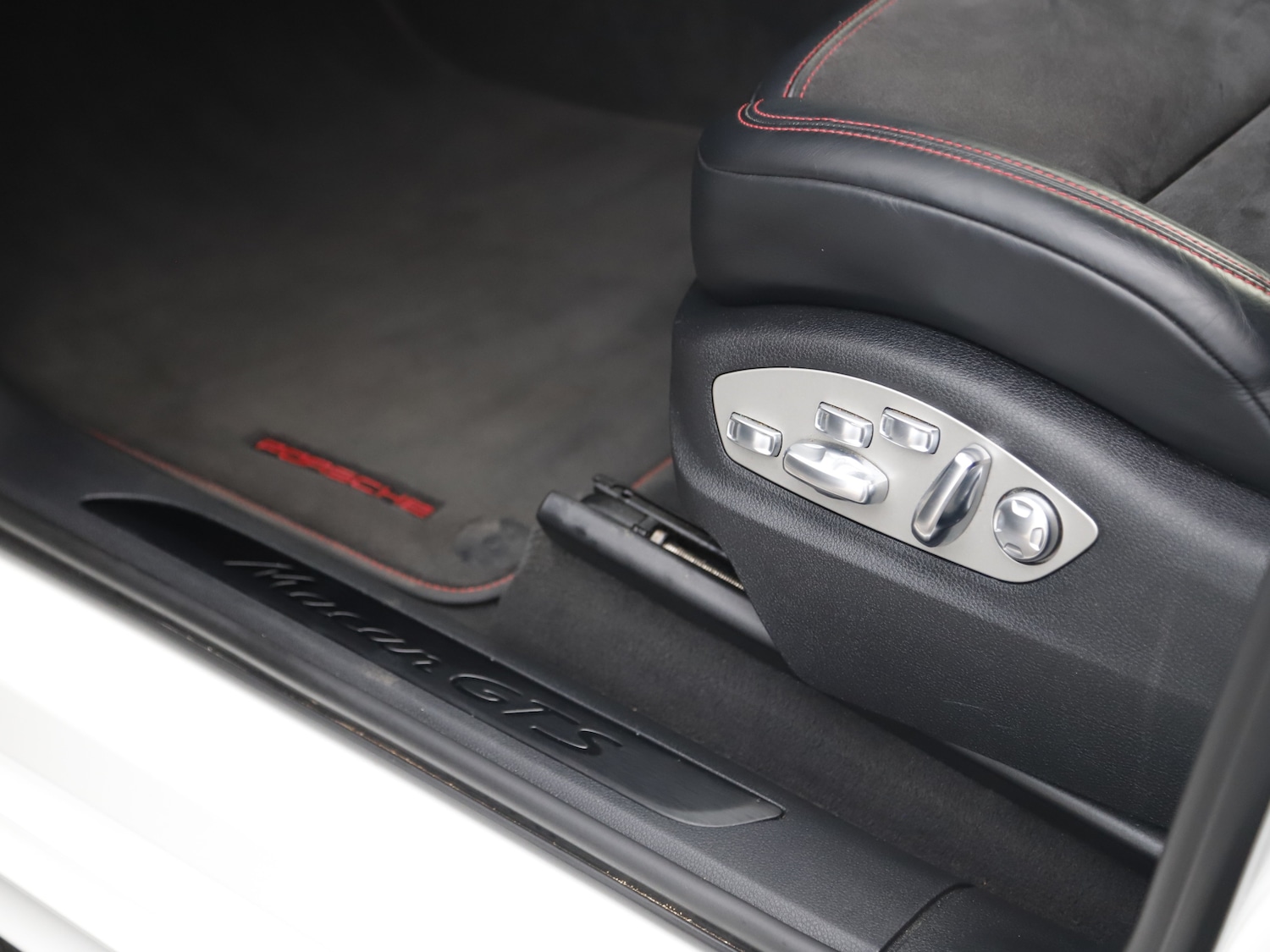 Used Porsche Macan 2021 for sale - 77249338: Photo 28