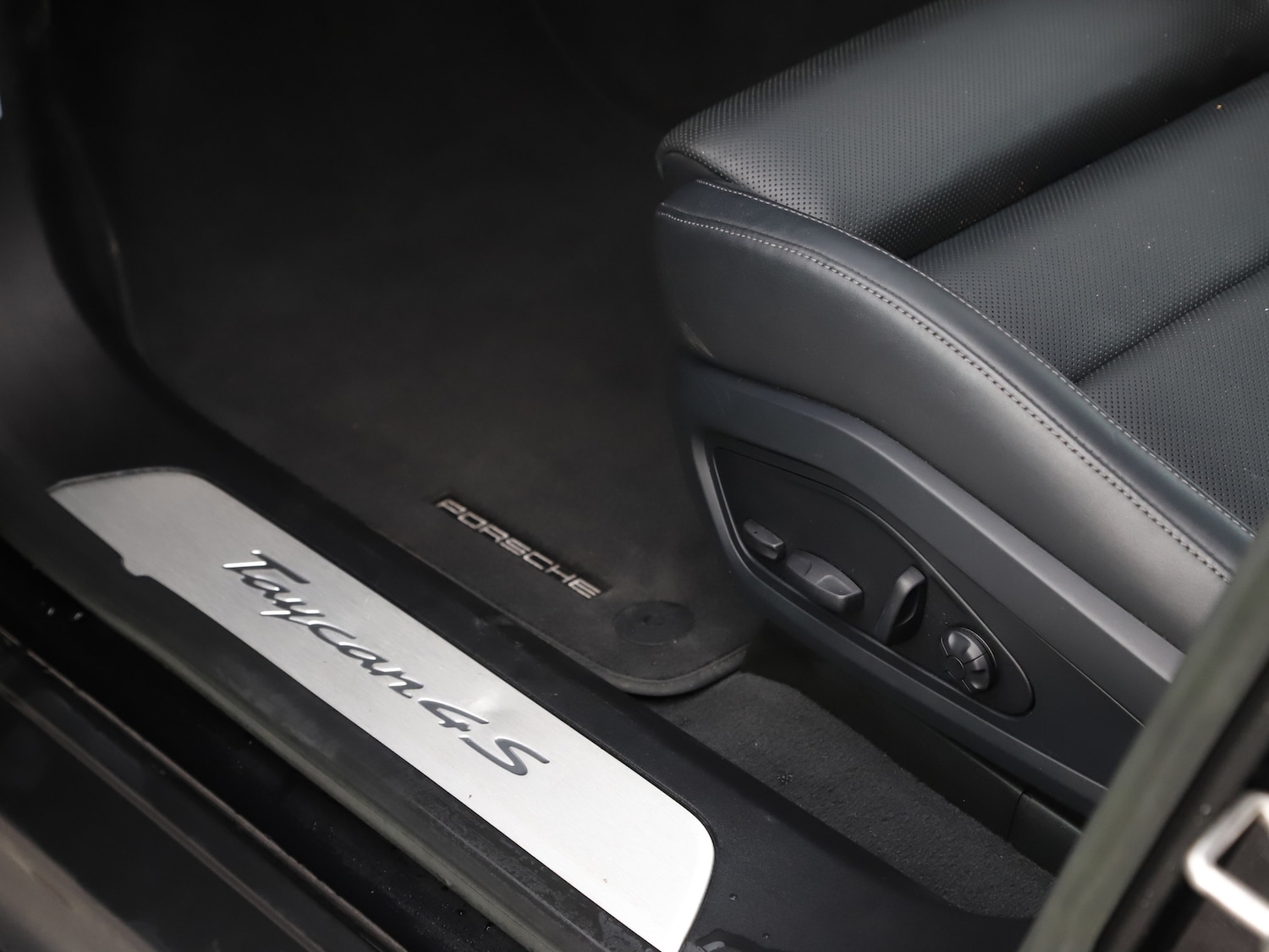 Used Porsche Taycan 2023 for sale - 77533745: Photo 35