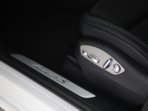 Used Porsche Macan 2025 for sale - 75474146: Photo 32