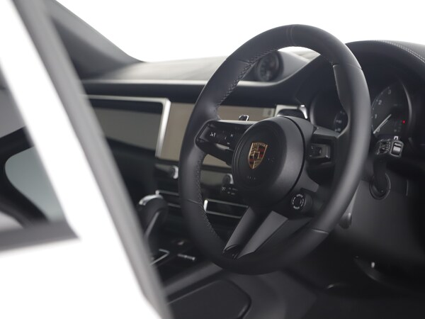 Used Porsche Macan 2025 for sale - 75474146: Photo 35