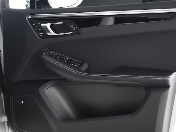 Used Porsche Macan 2025 for sale - 75474146: Photo 41